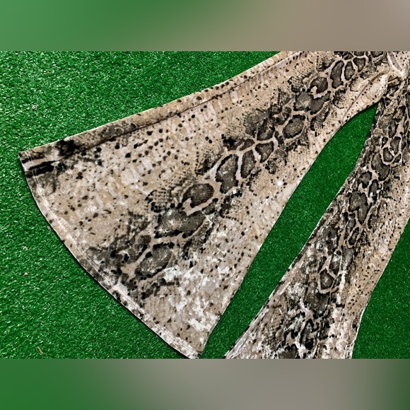 Velvet Snake Skin Flares from FN 🐍 - Picture 3 of 3